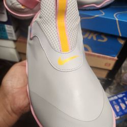 Women's Tennis Shoes