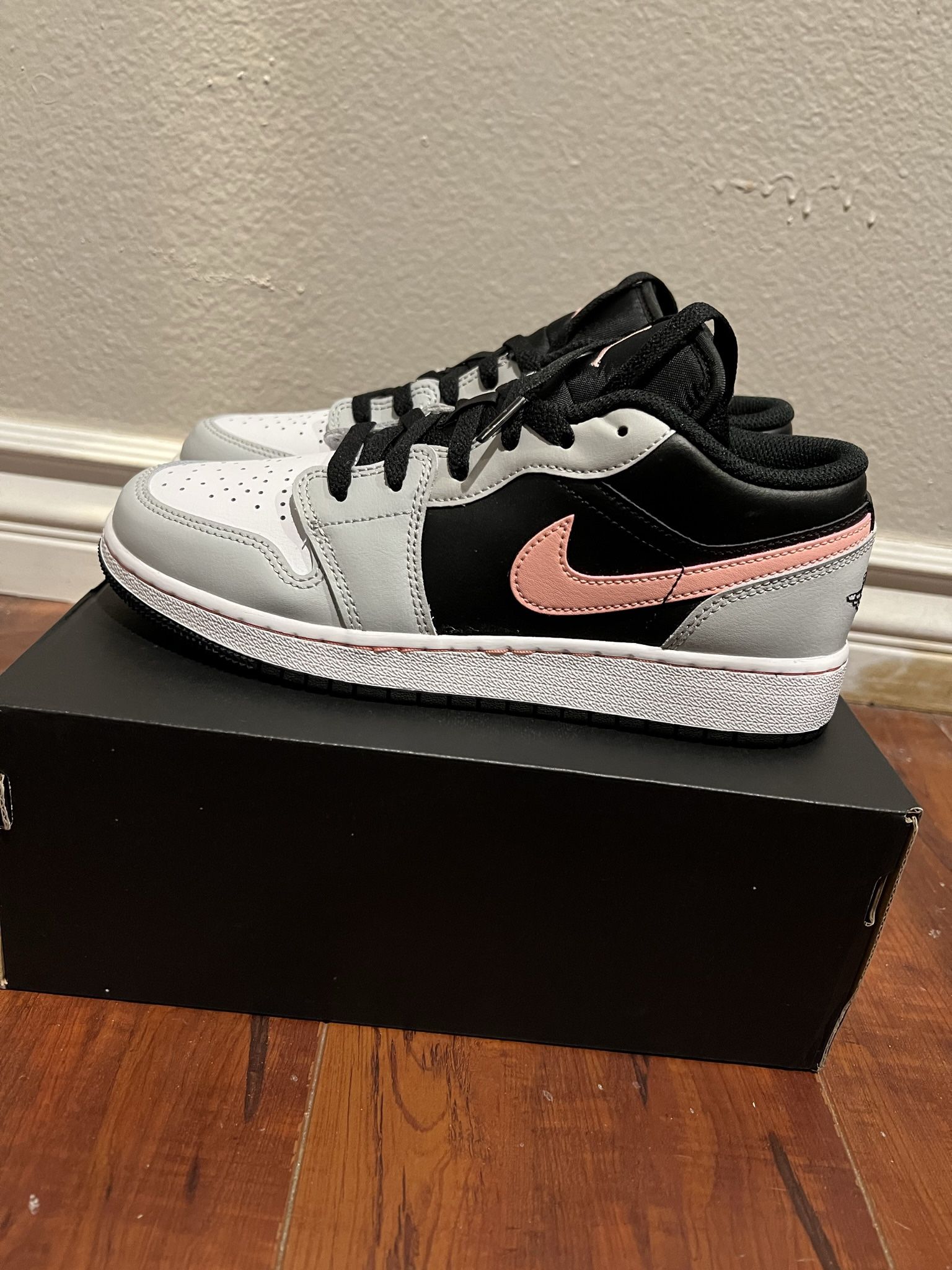 Brand New Jordan Low Womens Size