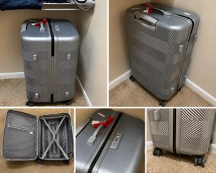 Large Hard-Shell Suitcase – Like New