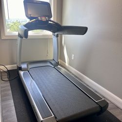 Treadmill - Commercial Grade in Excellent Condition 
