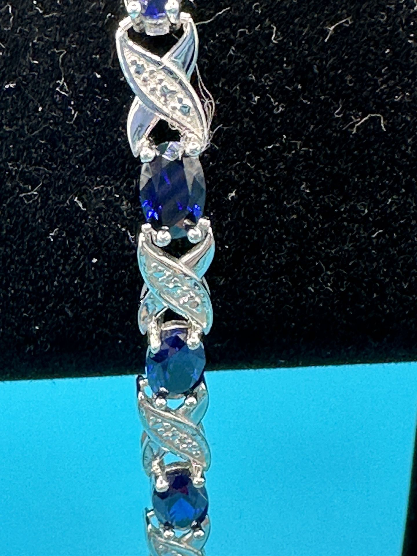 New Blue Sapphire 8.40 Carat With Diamond Accents 7” Long Tennis Bracelet 8.77 Grams Total Weight Beautiful