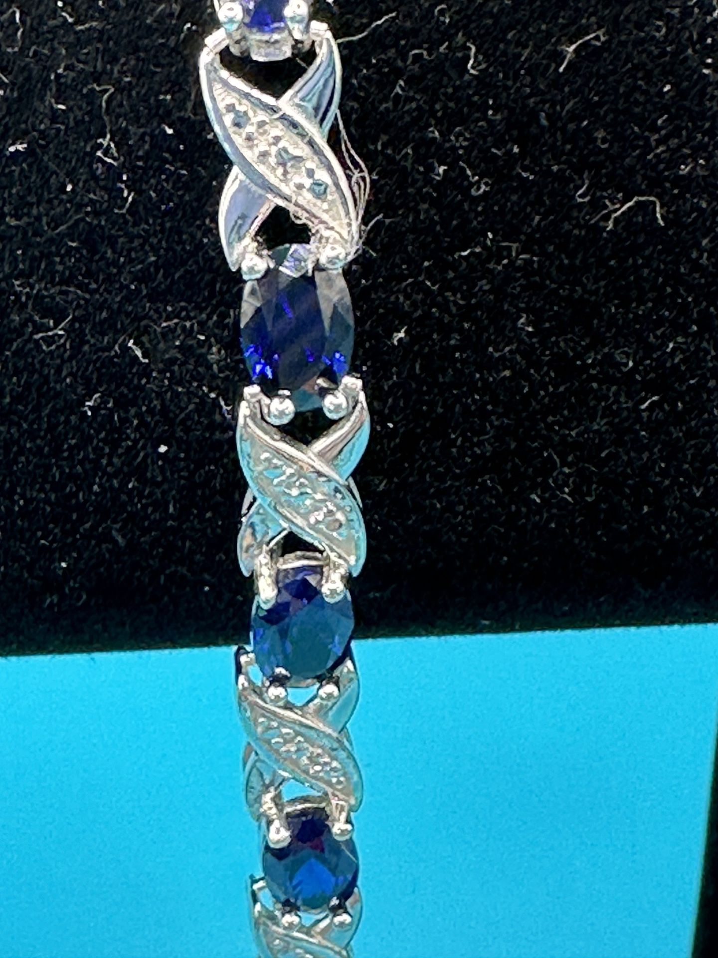 New  Blue Sapphire 8.40 Carat With Diamond Accents 7” Long Tennis Bracelet 8.77 Grams Total Weight Beautiful 