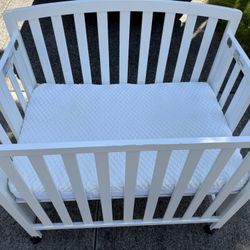 Mini Crib: White Folding Crib with Mattress – Good Condition
