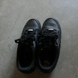 Black air force ones 6.5Y