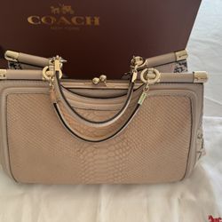 Coach purse Limited edition