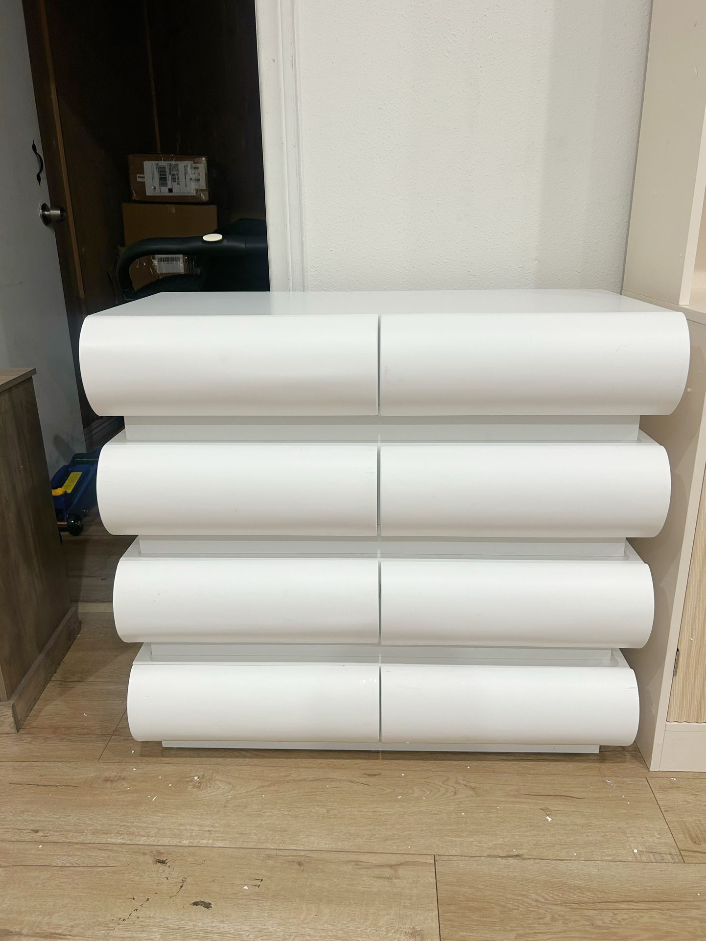 White Modern Chest of Drawers & Dresser with 8 Drawers,Suitable for Clothes Storage for Bedroom, Wooden Cabinet Dressers Drawers with Spacious Tableto