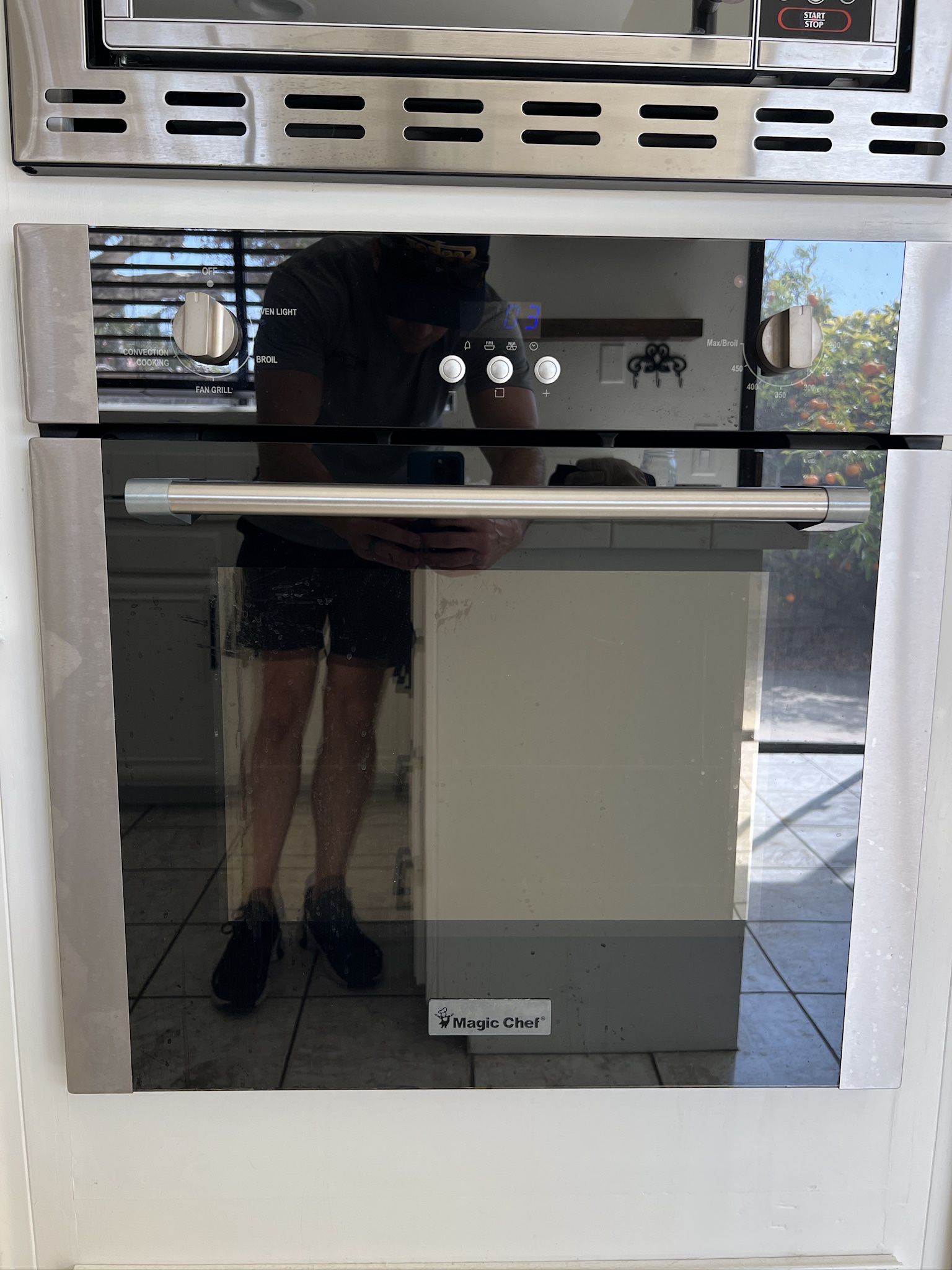 Magic Chef Wall Oven - 2.2 Cubic ft - Electric
