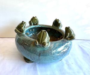 6” Plant Pot with Frogs