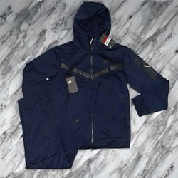 Extra Large Nike Tech