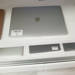 Macbook Pro 2017 13" With 16gb Ram 256ssd >>> Read Description For Details 