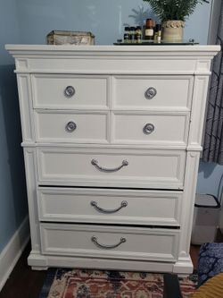 Dresser tall white