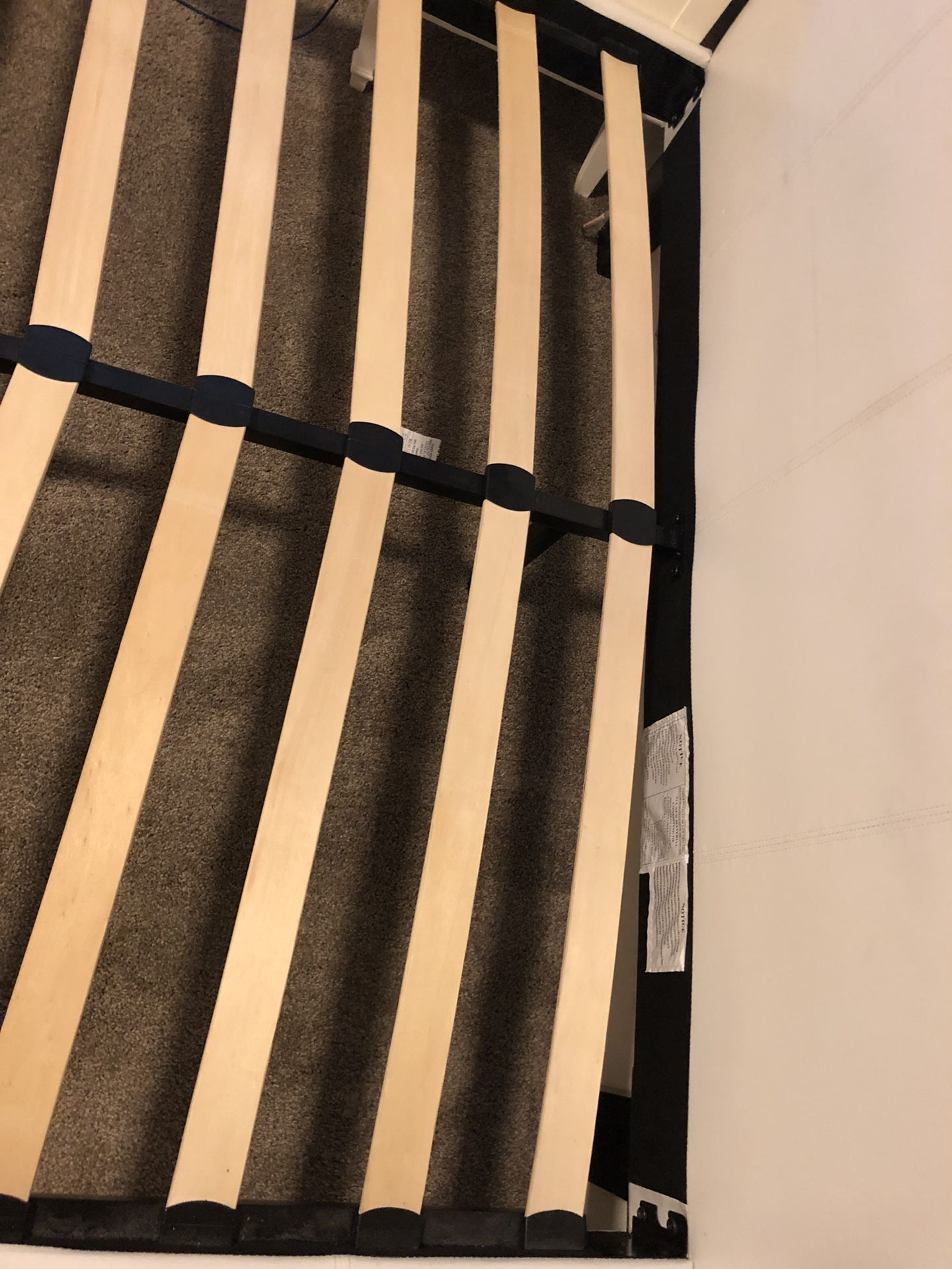 LARGE FULL SIZE PLATFORM BED WHITE HEADBOARD, BED FRAME & MEMORY FOAM