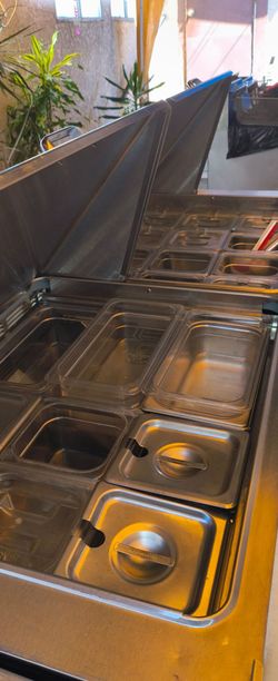 Barra de ensalada con refrigerador de 2 puertas