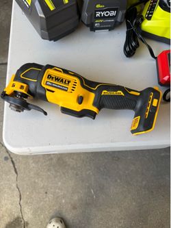 ATOMIC 20V MAX Cordless Brushless Oscillating Multi To (Tool Only)