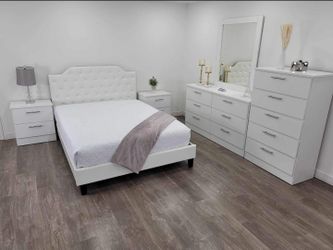 Bedroom Set. Modern Stylish For Your Home! - Juego de cuarto ¡ Estilo Moderno Para Su Hogar!
