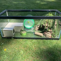 20 Gallon Aquarium/ Fish Tank With Hamster Supplies