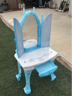 Frozen vanity