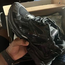 Balenciaga runners black