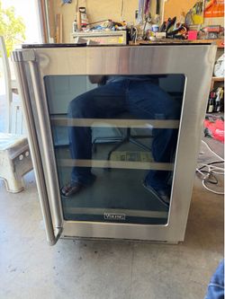 Viking Wine Cooler 5 Series 24 in UNDERCOUNTER OPEN BOX