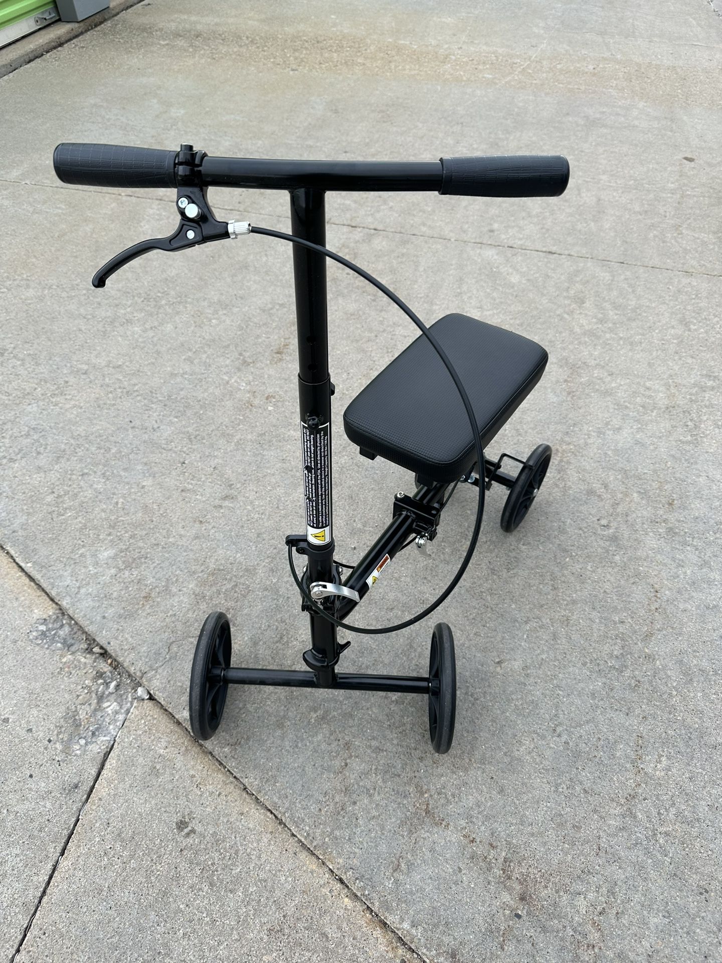Knee scooter