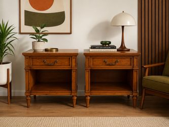 Pair of Henredon Mid Century Nightstands