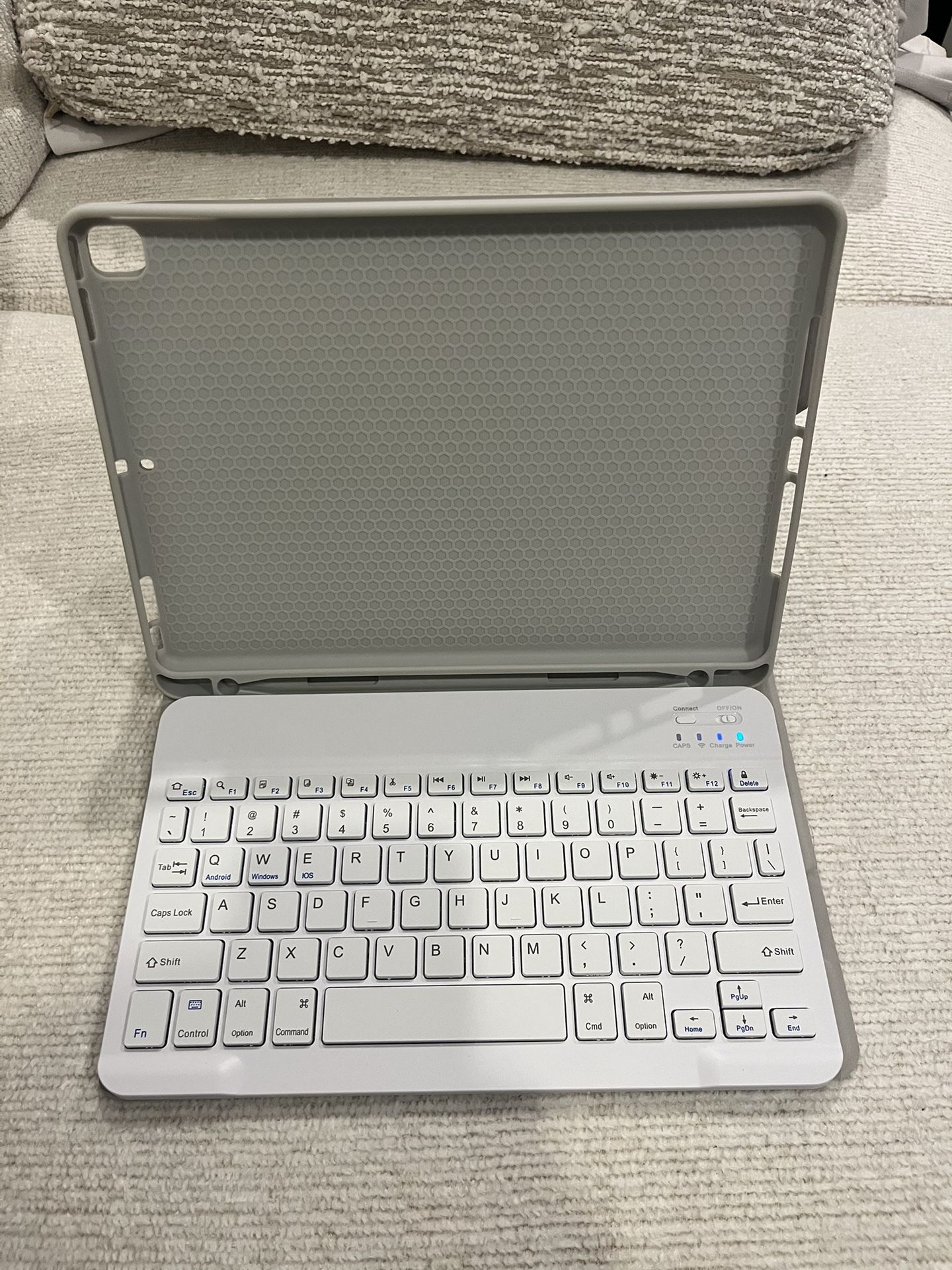 iPad case + keyboard