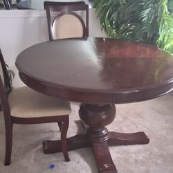 Dinette Table And 4 Chairs 