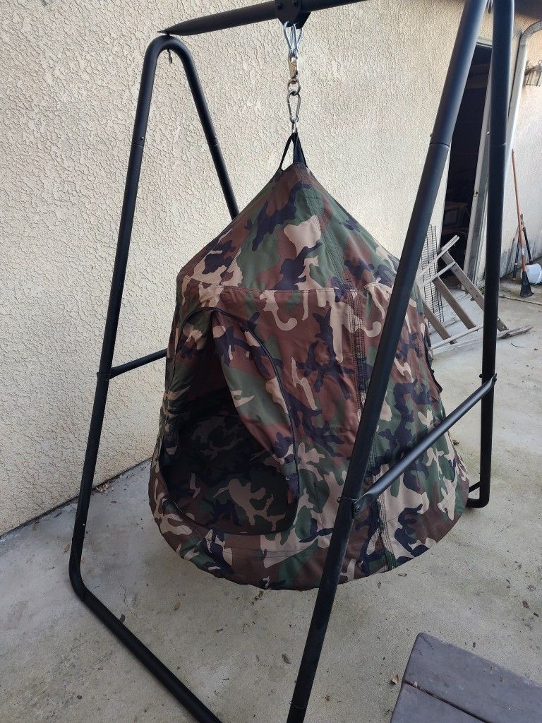 Children's Swing Indoor/Outdoor Hanging Chair.