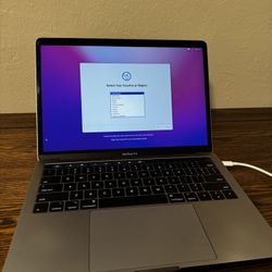 MacBook Pro 13in-i7-1TB w/ Touch Bar