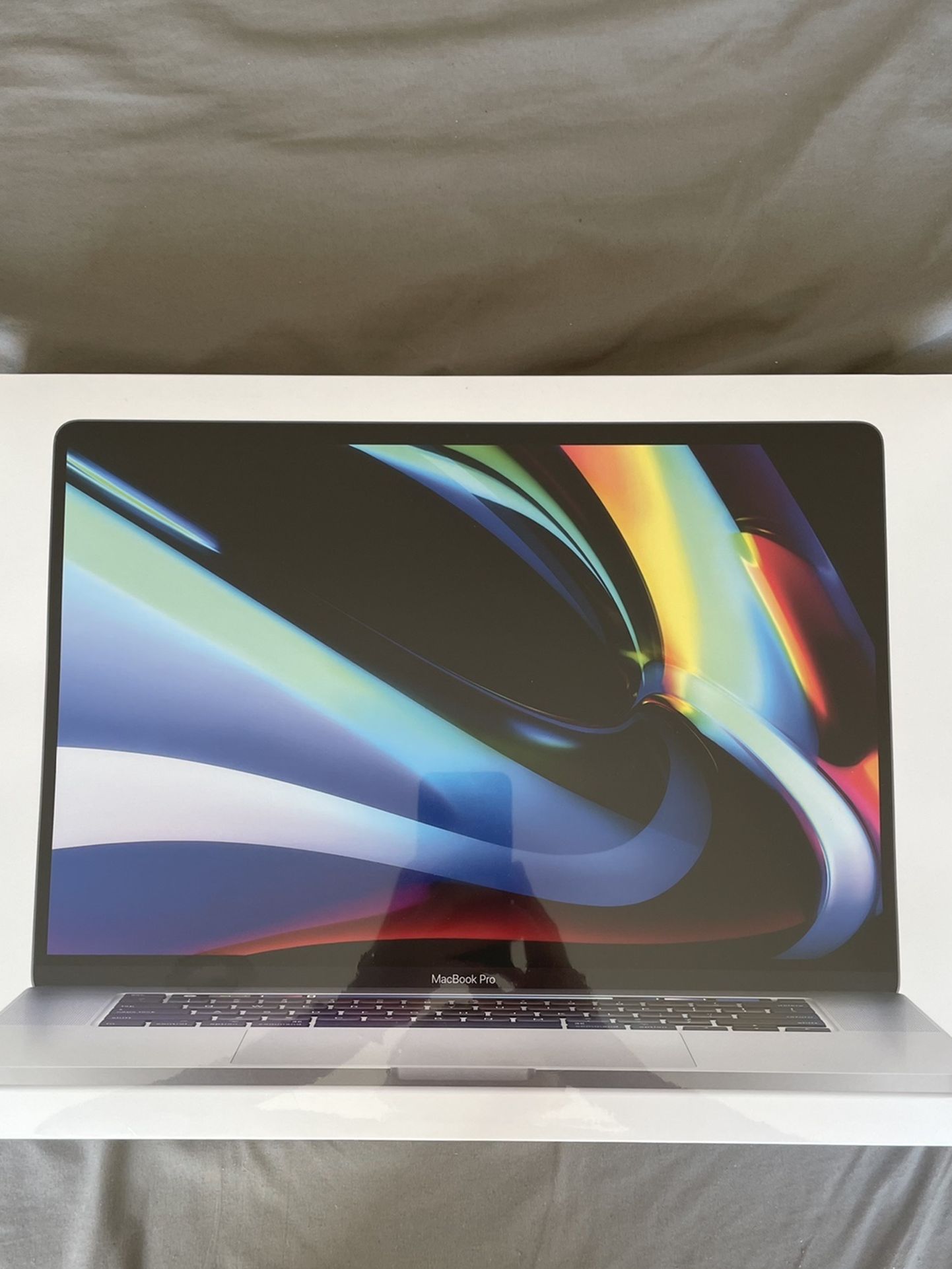 MacBook Pro (16-inch, 16GB RAM, 512GB Storage)