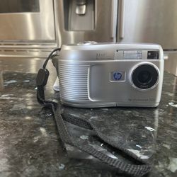 HP Photosmart 320 2.1 Mega Pixel Digital Zoom Camera w/ Manual Tested