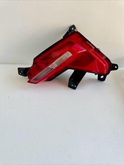 2022-2023 HYUNDAI TUCSON N-Line RIGHT SIDE LOWER BUMPER REFLECTOR LIGHT OEM