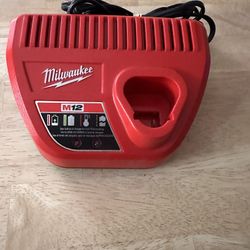 Milwaukee M12 Battery Charger 