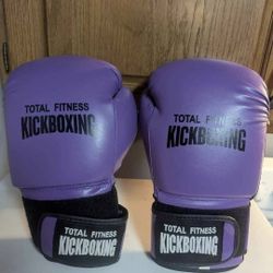 Total Fitness 14oz Kickboxing Gloves. In like new condition.
