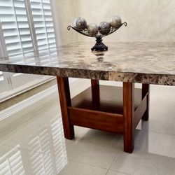 Granite Dinning Room/breakfast table 