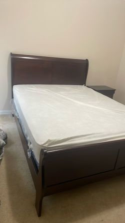 Classic Ralph Lauren Style Queen Size Platform Bed
