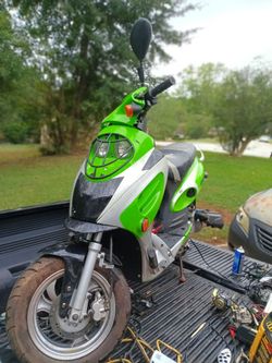 50cc moped scooter