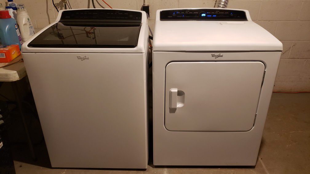 Whirlpool cabrio washer 5.3 with steam and dryer with steam set