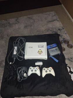 Xbox 360 With 2 Controllers With 19 Games And Ac Adapter And Hdmi Also The Wifi Antena And Also 2 Long Chargers (CHECK DESCRIPION)