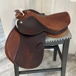 17” Pessoa Rodrigo jumping Saddle  Medium Gullet/tree Needs Work See Description