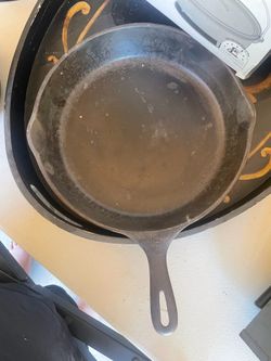 Unmarked 1950’s-‘60’s  #10 Wagner cast iron skillet