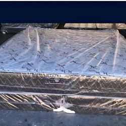 King size new box spring can deliver 