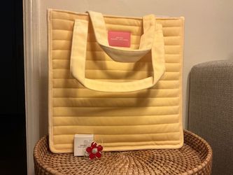 Daisy Marc Jacob’s Yellow Tote and Flower pin