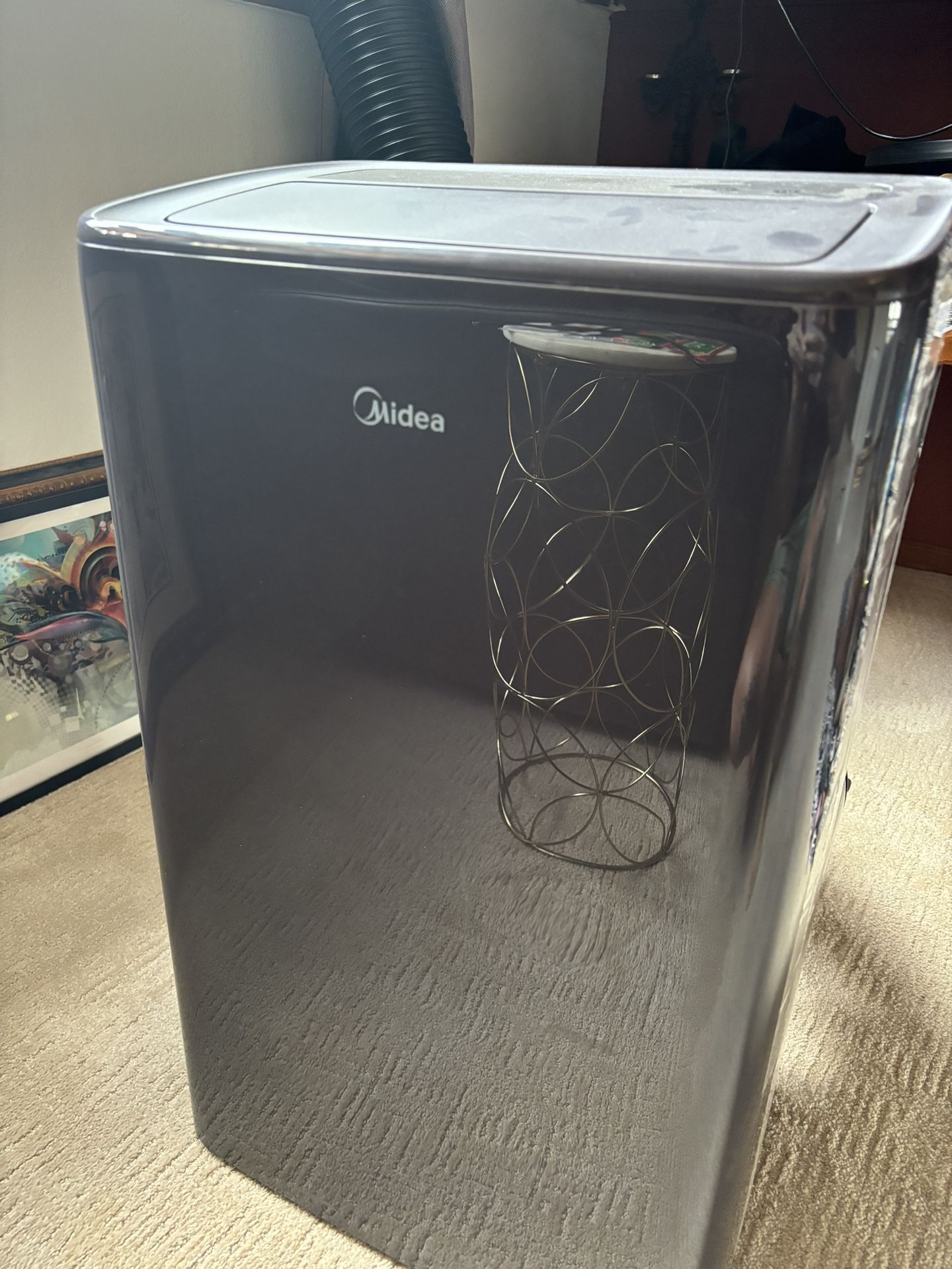Basically new AC Unit, Cools Down Large Area