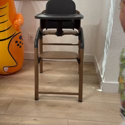 Modern Convertible High Chair Excellent Condition