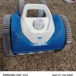 4 Wheel Hayward Phoenix Pool Vacuum 