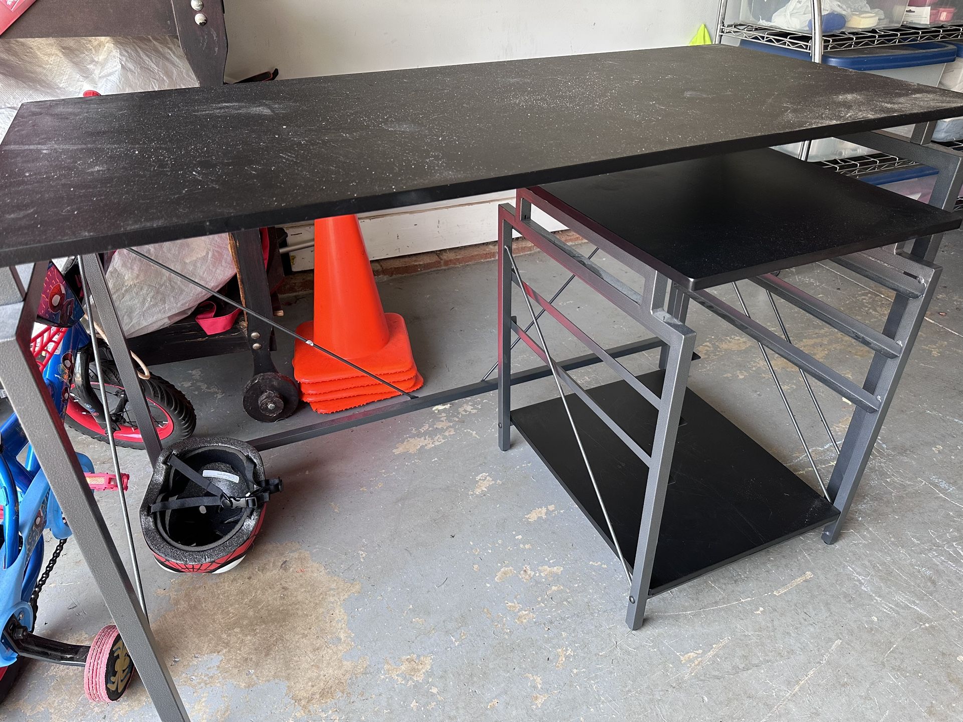 Black Desk