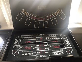 Travel wood poker set