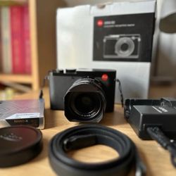 Leica Q2 Camera (Black)