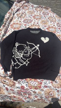 Black & White Cupid thin Crewneck sweater